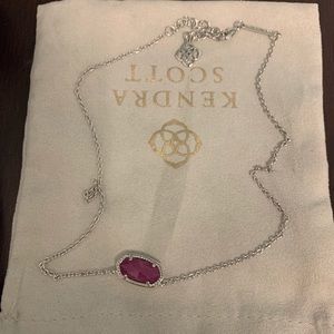 Kendra Scott necklace with accessory bag